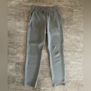 Lululemon On The Fly 7/8 - Size 2 Woven